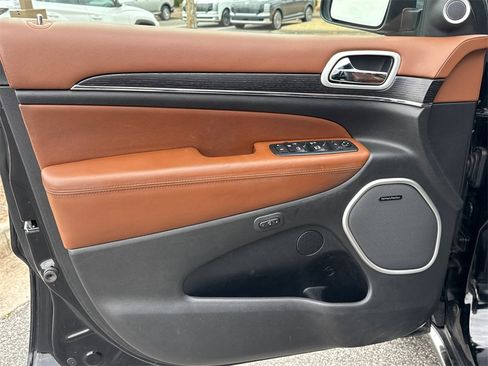 Used 2019 Jeep Grand Cherokee Summit image 9