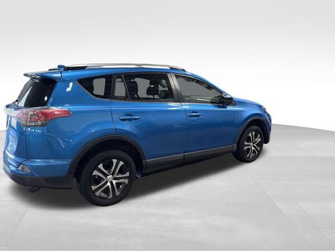 Used 2018 Toyota RAV4 LE image 2