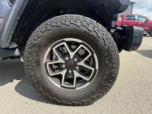 Used 2025 Jeep Gladiator Rubicon AWD/4WD image 12