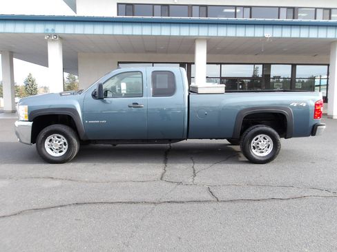 Used 2007 Chevrolet Silverado 2500 LT w/ 2LT Convenience Package image 2