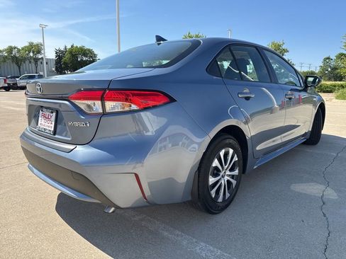 Used 2020 Toyota Corolla LE FWD image 3