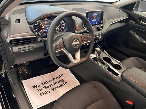Used 2025 Nissan Altima 2.5 SV FWD image 19