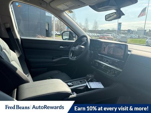 New 2026 Nissan Pathfinder SL image 10