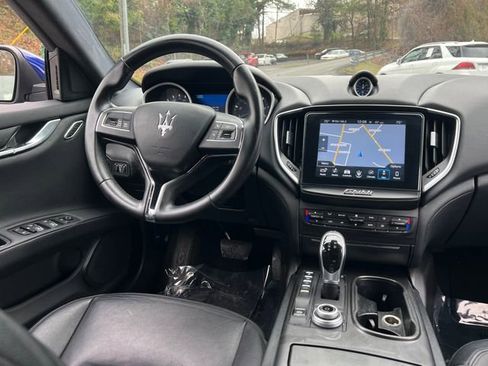 Used 2018 Maserati Ghibli GranSport image 18