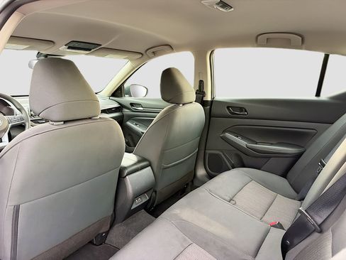 Used 2025 Nissan Altima 2.5 SV AWD/4WD image 6