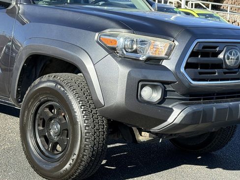 Used 2018 Toyota Tacoma SR5 image 2