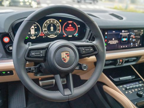 Certified 2026 Porsche Cayenne image 13