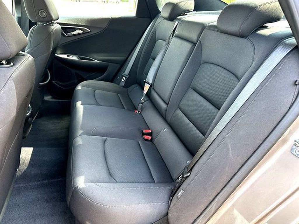 Used 2024 Chevrolet Malibu LT FWD image 18
