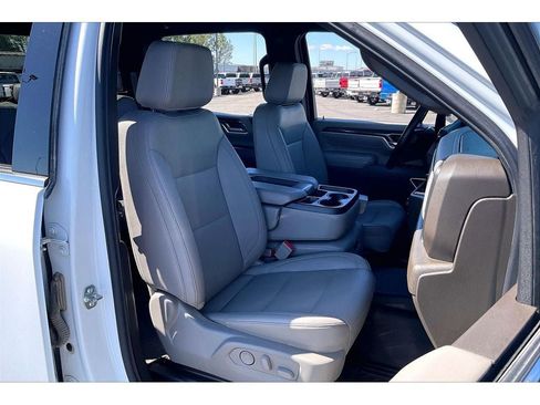 Used 2025 Chevrolet Silverado 3500 LTZ AWD/4WD image 8