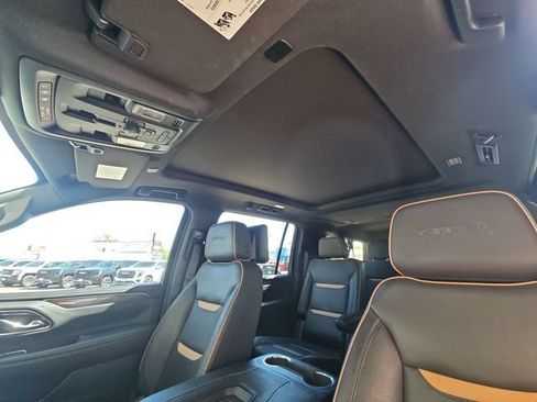 Used 2023 GMC Yukon XL AT4 w/ AT4 Premium Package AWD/4WD image 17