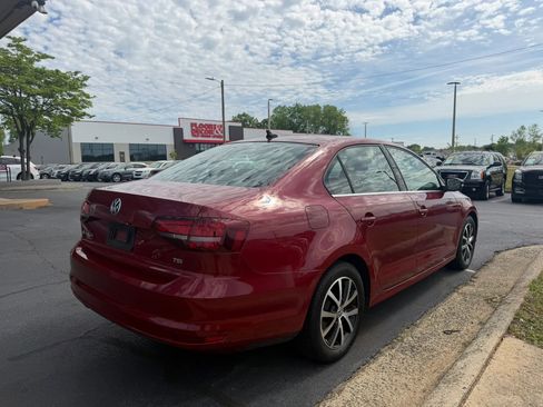 Used 2017 Volkswagen Jetta SE FWD image 6