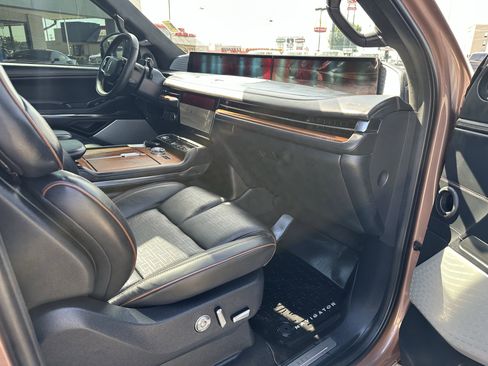 Used 2025 Lincoln Navigator Black Label AWD/4WD image 3