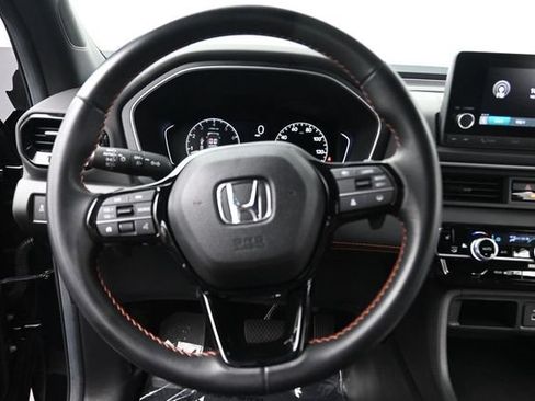 Used 2025 Honda Pilot Sport image 12