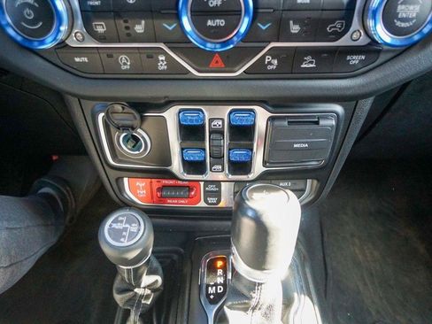 Used 2024 Jeep Wrangler Unlimited Rubicon AWD/4WD image 27