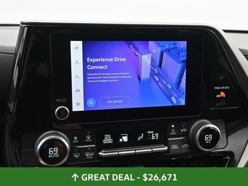 Used 2023 Toyota Highlander LE image 19