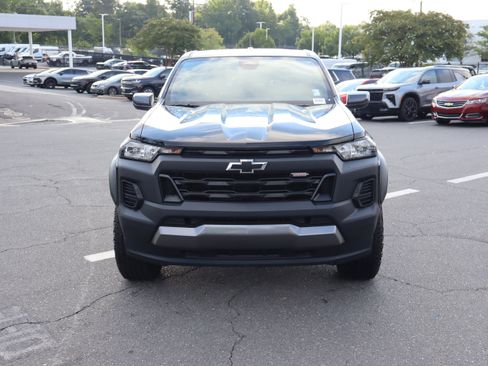 Used 2025 Chevrolet Colorado Trail Boss AWD/4WD image 3