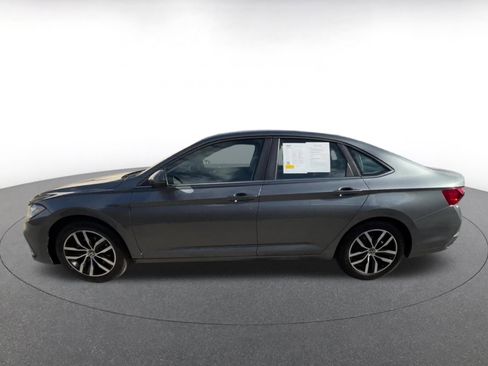 Used 2025 Volkswagen Jetta SE image 9