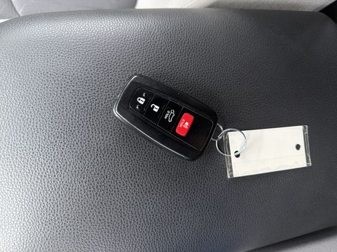 Used 2019 Toyota RAV4 XLE w/ Convenience Package AWD/4WD image 13