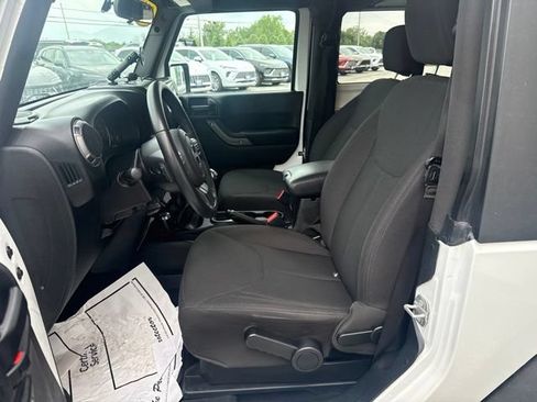 Used 2018 Jeep Wrangler Sport w/ Connectivity Group AWD/4WD image 14