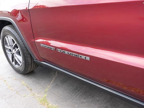 Used 2018 Jeep Grand Cherokee Limited AWD/4WD image 13