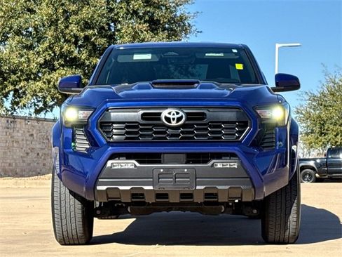 Used 2024 Toyota Tacoma TRD Sport image 2