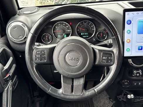 Used 2015 Jeep Wrangler Unlimited Sahara w/ Dual Top Group AWD/4WD image 23