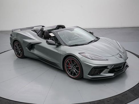 Used 2022 Chevrolet Corvette Stingray Premium Conv w/ Z51 Performance Package RWD image 3
