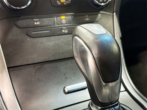 Used 2018 Ford Edge SE image 18