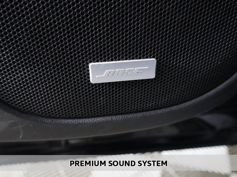 Used 2023 GMC Acadia SLT image 4