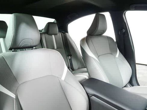 Used 2025 Toyota Camry SE image 21