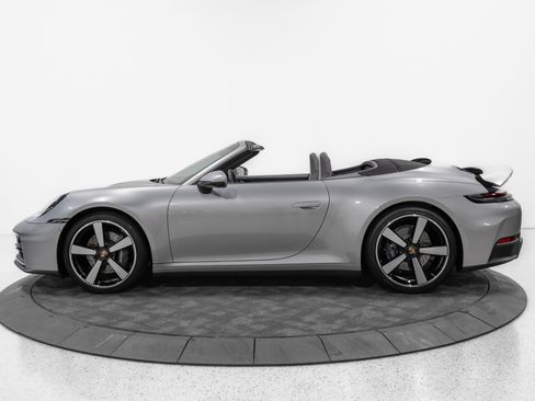 Used 2025 Porsche 911 Carrera RWD image 4