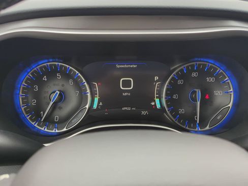 Used 2023 Chrysler Pacifica Touring-L FWD image 17
