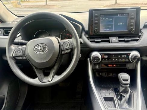 Used 2019 Toyota RAV4 XLE FWD image 19