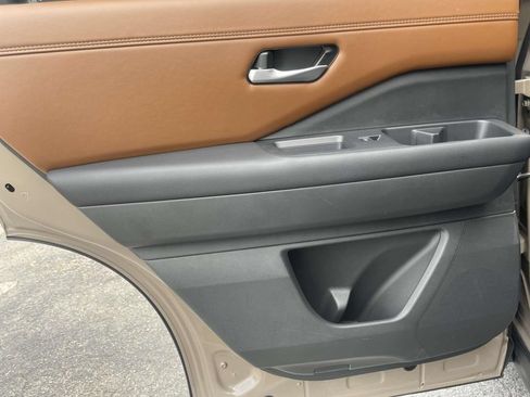 Used 2025 Nissan Pathfinder Platinum w/ Cargo Package AWD/4WD image 18