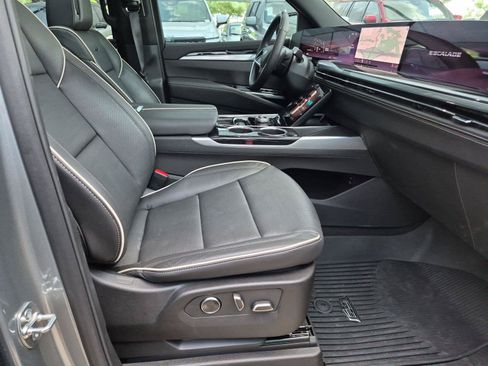 Used 2025 Cadillac Escalade Sport w/ Touring Package AWD/4WD image 28