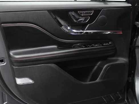 Used 2023 Lincoln Corsair Reserve FWD image 11