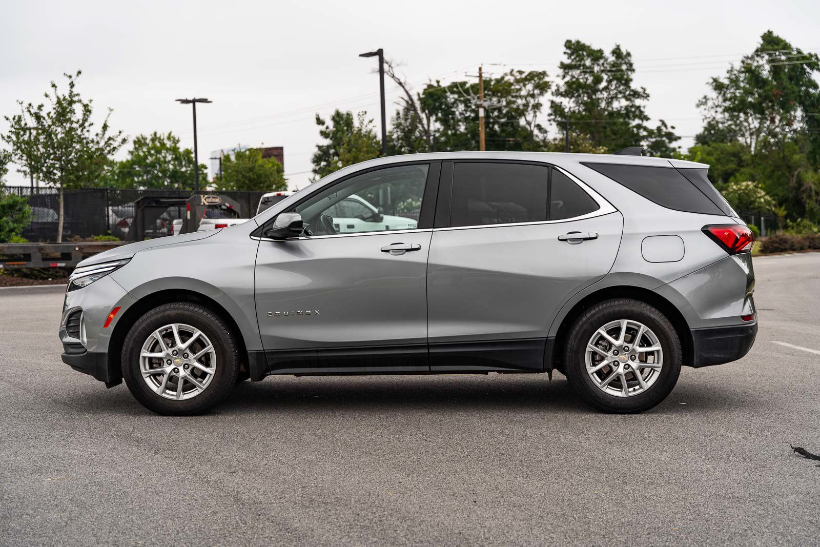 Used 2024 Chevrolet Equinox LT w/ Driver Convenience Package FWD image 4