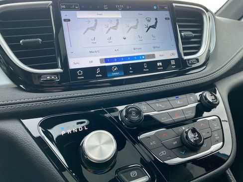 New 2026 Chrysler Pacifica Limited w/ S Appearance Package image 38