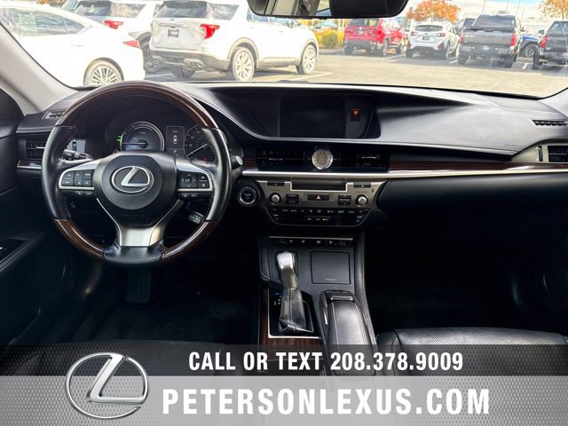 Used 2016 Lexus ES 300h w/ Luxury Package w/Wood Trim FWD image 16