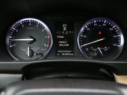 Used 2014 Toyota Highlander Limited Platinum AWD/4WD image 32