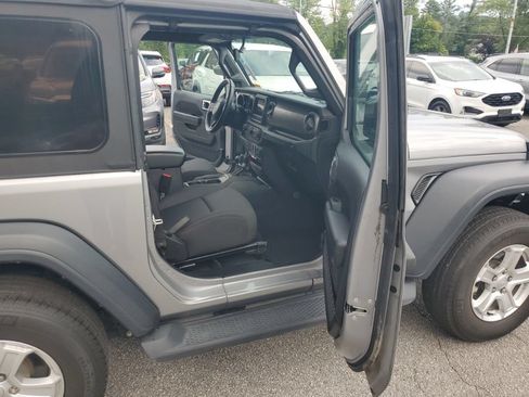 Used 2019 Jeep Wrangler Sport AWD/4WD image 10