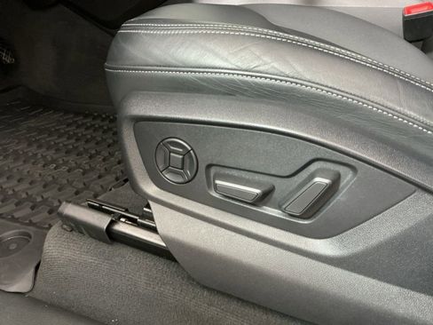 Used 2022 Audi Q8 Premium AWD/4WD image 19