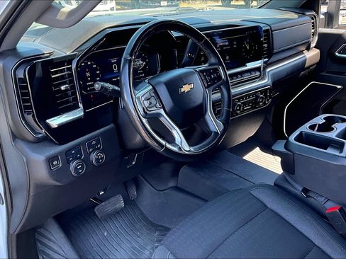 Used 2024 Chevrolet Silverado 2500 LT AWD/4WD image 13