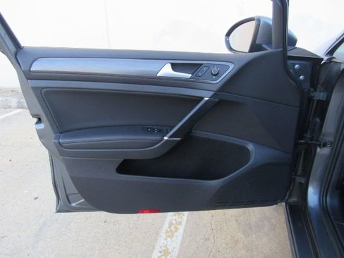 Used 2019 Volkswagen Golf SE image 13