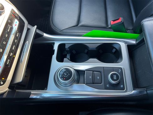 Used 2020 Ford Explorer XLT w/ Equipment Group 202A image 23