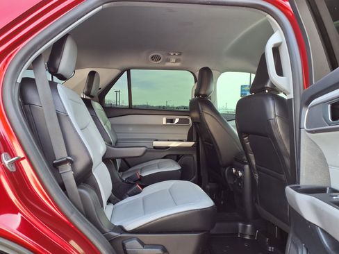 Used 2021 Ford Explorer XLT w/ Equipment Group 202A image 29