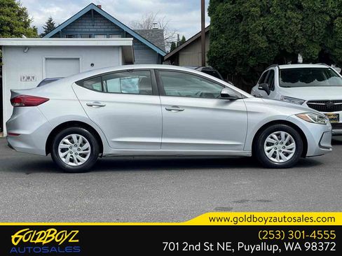 Used 2018 Hyundai Elantra SE w/ Cargo Package FWD image 3