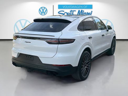 Used 2023 Porsche Cayenne Platinum Edition image 7