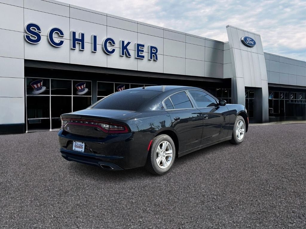 Used 2020 Dodge Charger SXT RWD image 2