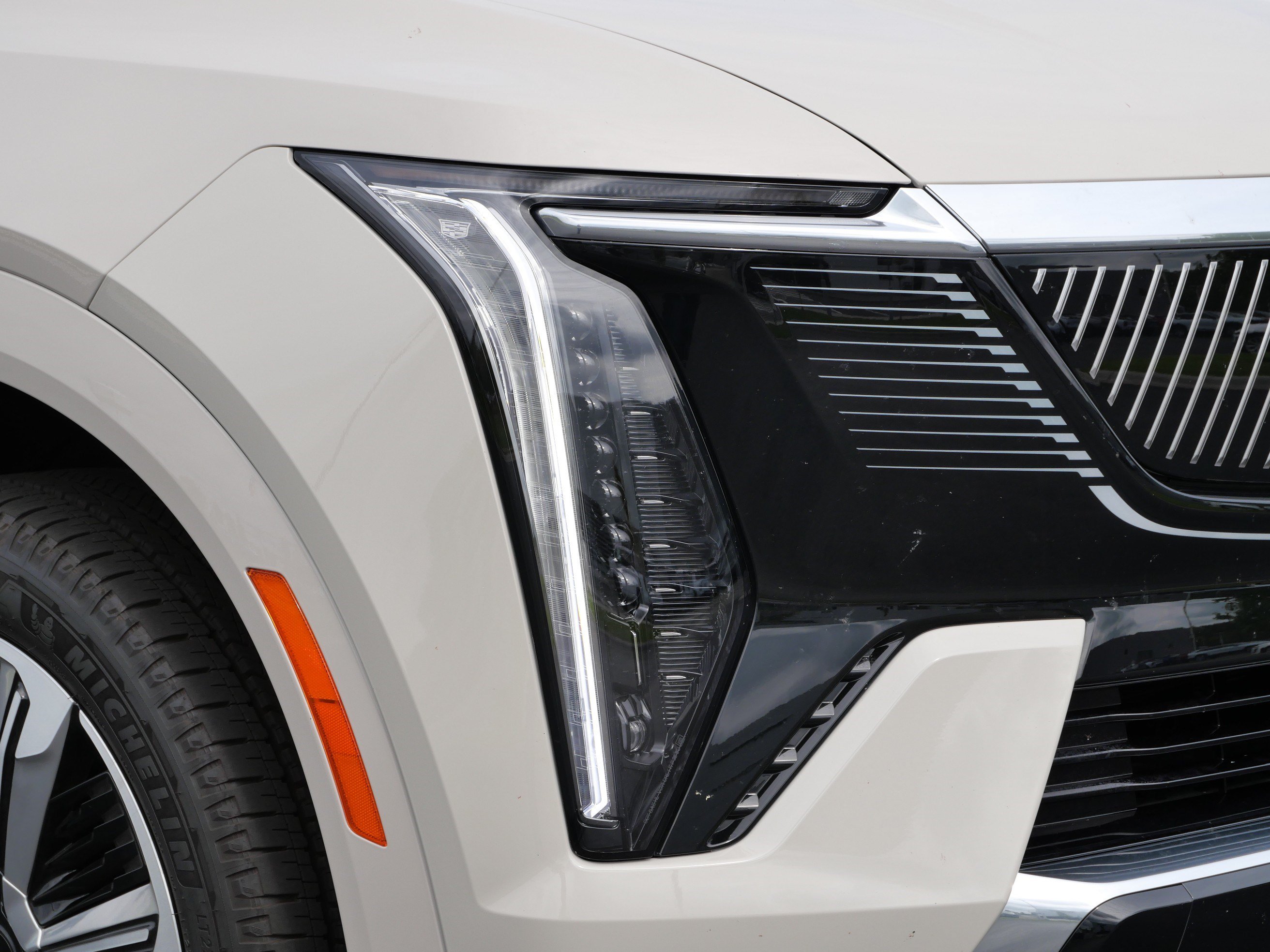 Used 2026 Cadillac Escalade IQ Luxury 1 w/ LPO, Floor Liner Package AWD/4WD image 17